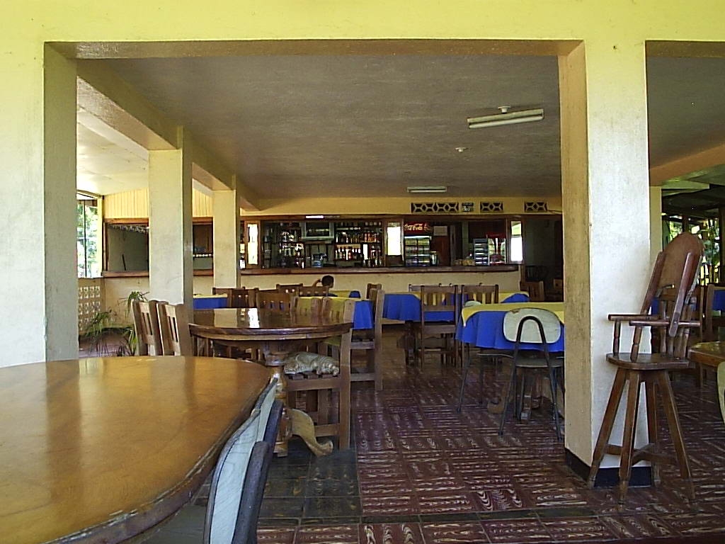 Vista de el bar.  View of the bar.